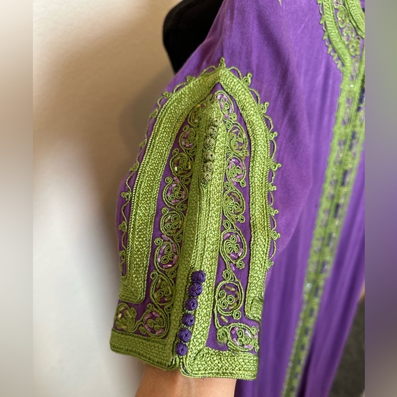 Gorgeous Moroccan women caftan purple and green, handmade. Size 14. Preowned. - Picture 2 of 7